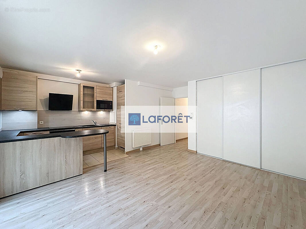 Appartement à LE MESNIL-LE-ROI