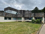 Commerce à SAINT-MARTIN-DES-CHAMPS