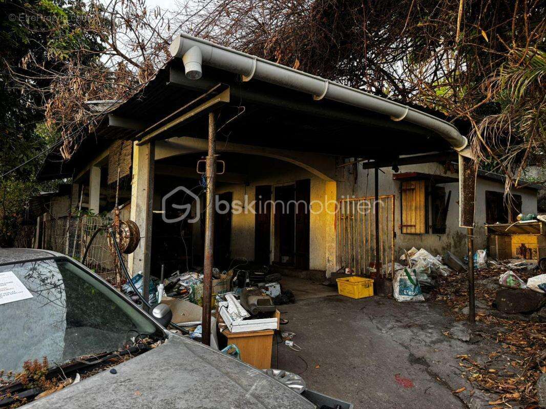 Terrain à SAINT-LEU