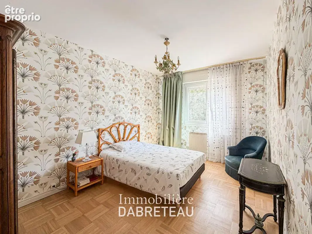Lyon 6ème - Appartement traversant de 63M2 + grenier + parking - photo 3