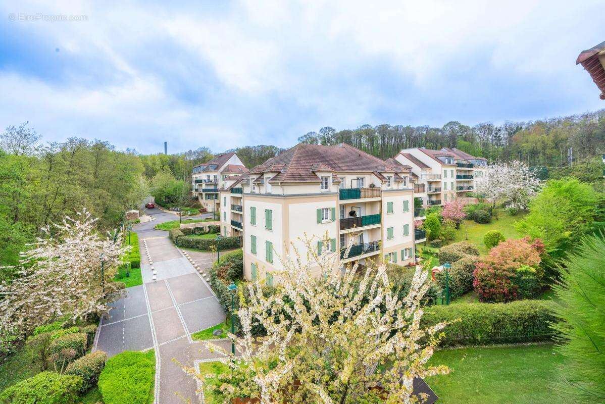 Appartement à FONTENAY-LE-FLEURY