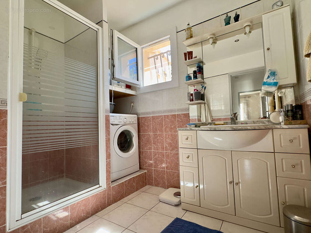 Maison familiale de 114 m² avec piscine, 4 chambres, centre-ville la crau - photo 12