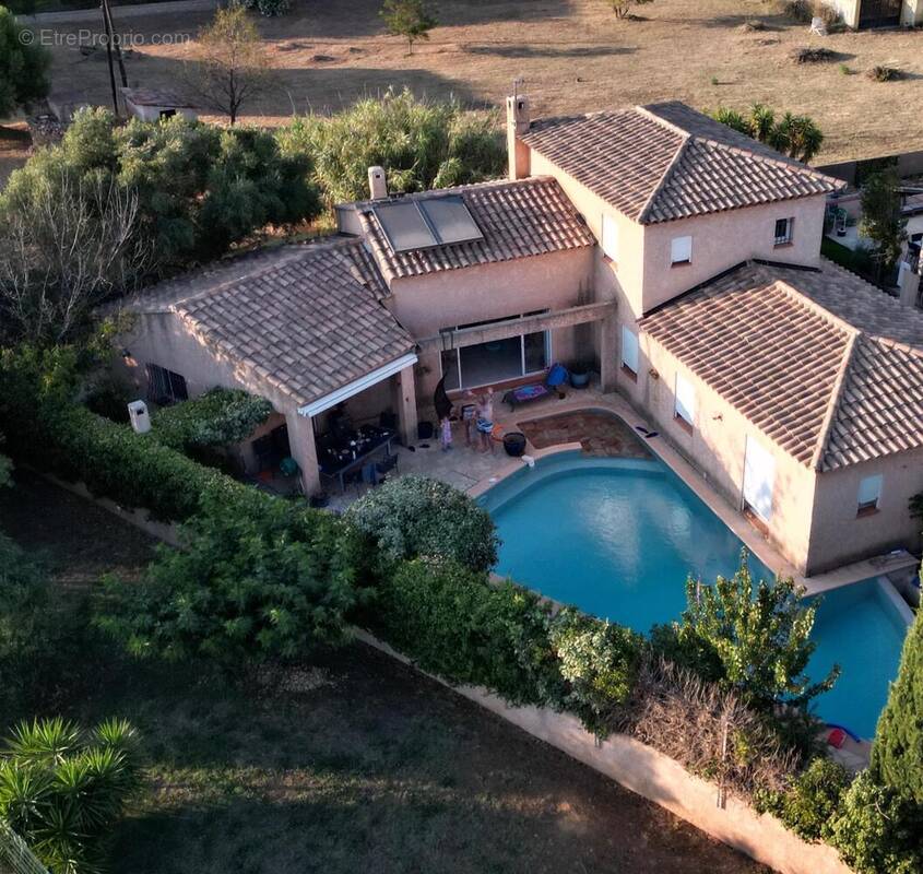 Photo 1 - Maison à LA LONDE-LES-MAURES