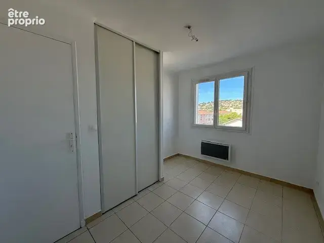 EXCLUSIVITE / TOULON - Faux T4 de 58,60 m2 + balcon + cellier + cave - photo 9