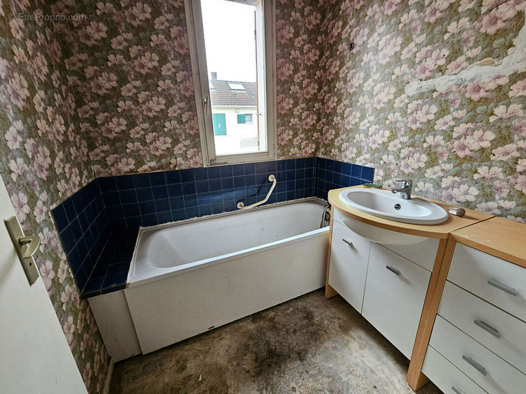 Maison à VOISINS-LE-BRETONNEUX