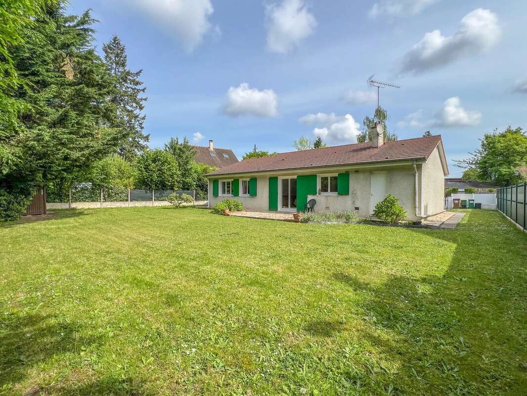 Maison à LE MESNIL-SAINT-DENIS