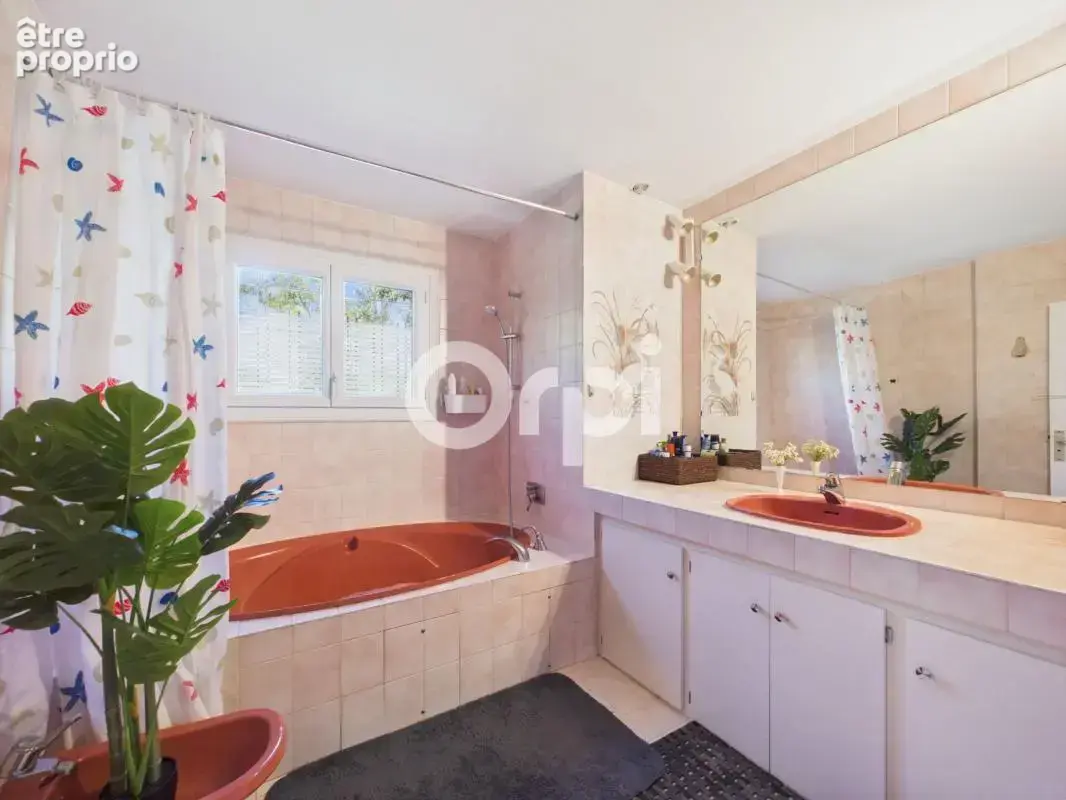 Propriete au calme absolu & sans vis-a-vis - villa sur 2 niveaux avec dependance et annexes - grand garage + bel espace de stati - photo 12