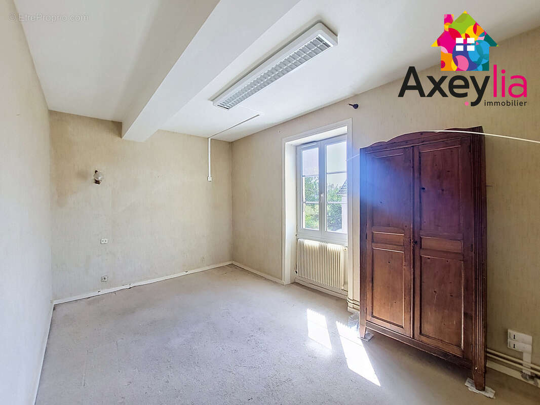 A vendre - semur-en-brionnais- maison de bourg 5 chambres et terrain - photo 6
