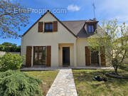 Maison à MONTCOURT-FROMONVILLE