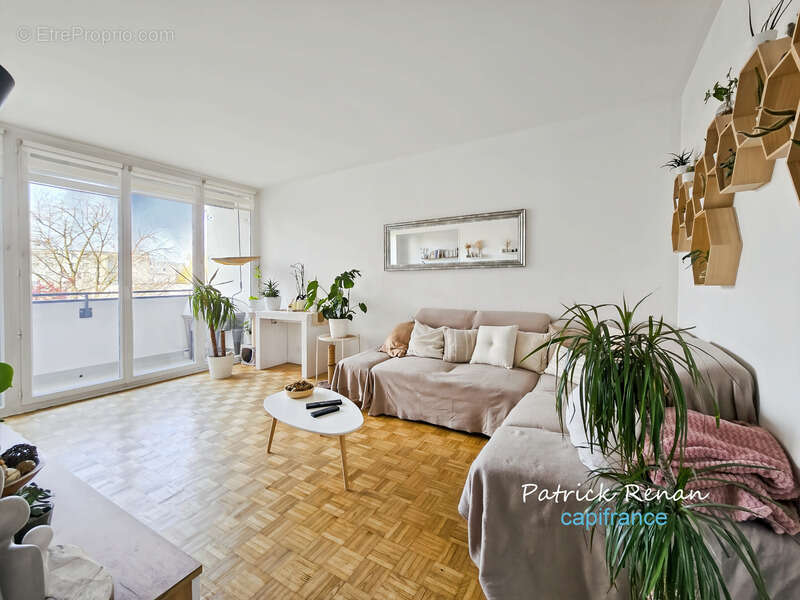 Appartement à LES CLAYES-SOUS-BOIS