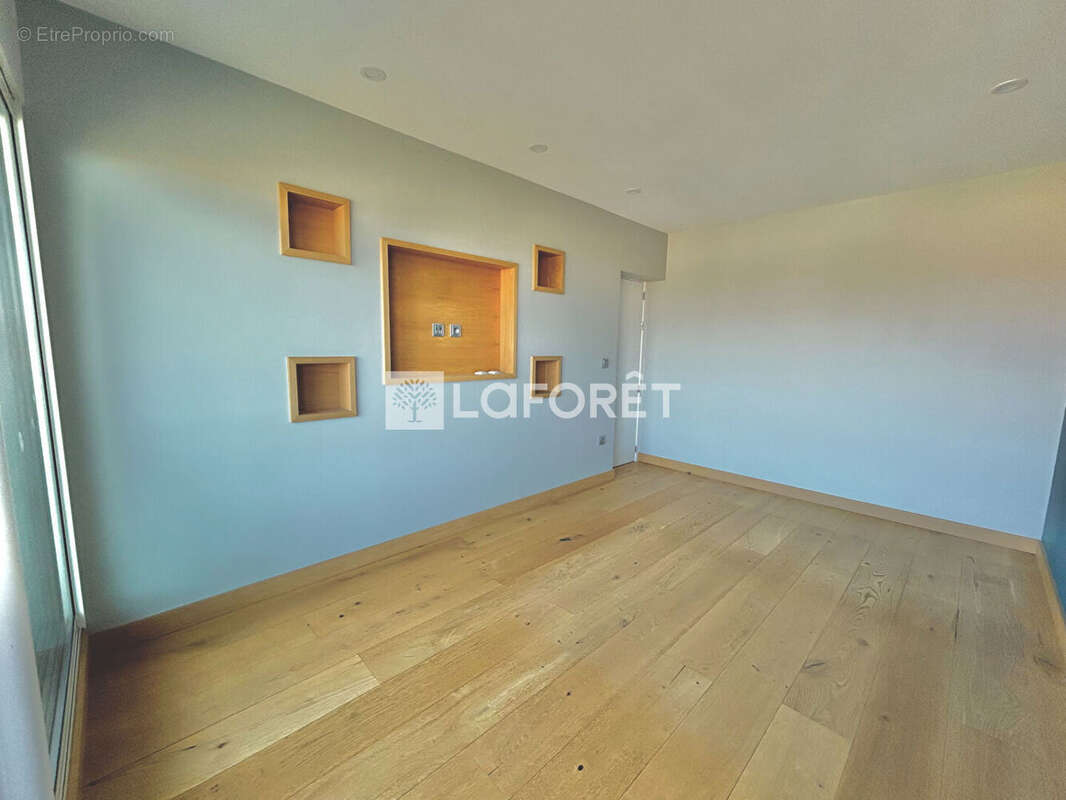 Appartement à LA CELLE-SAINT-CLOUD