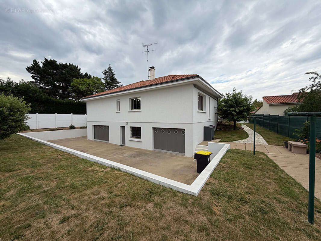 Maison à SAINT-MACAIRE-EN-MAUGES