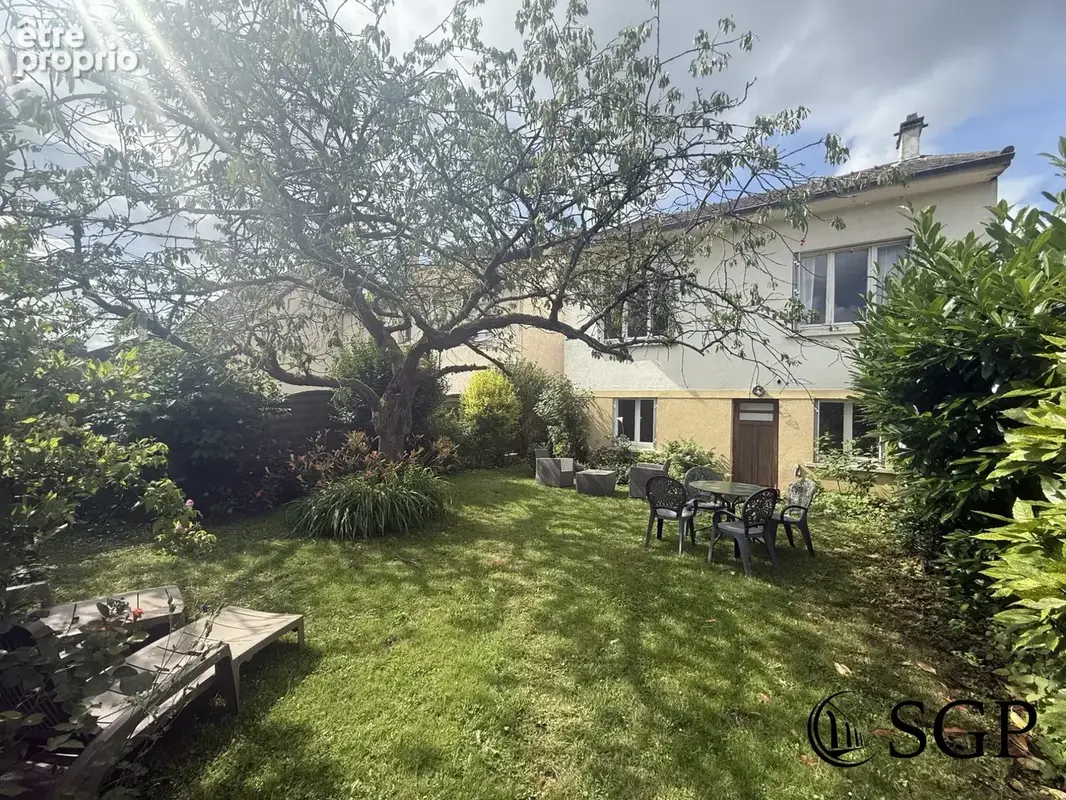 Photo Maison à Magny-Les-Hameaux au prix de 349 000€