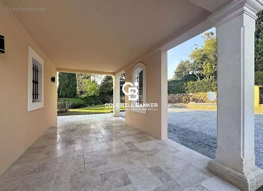 Maison à PUGET-SUR-ARGENS