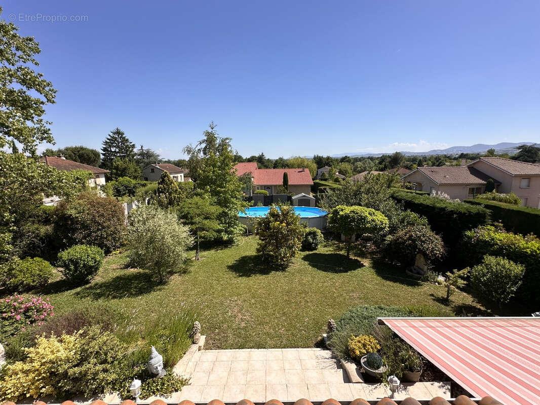 Grezieu maison familiale d'exception volumes remarquables au grand calme - photo 3