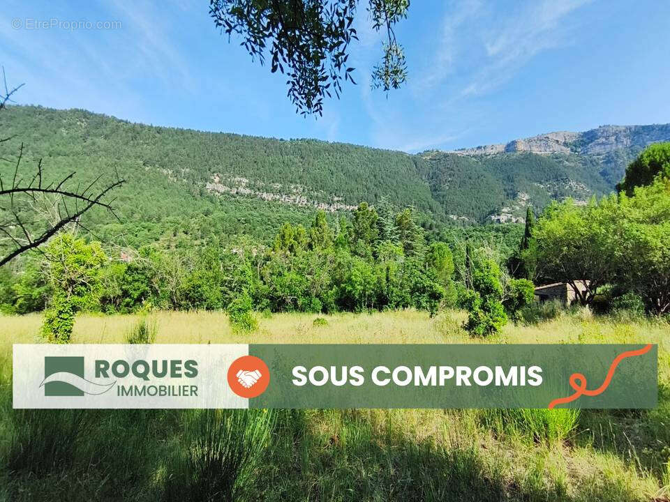 Terrain à SAINT-ETIENNE-DE-GOURGAS