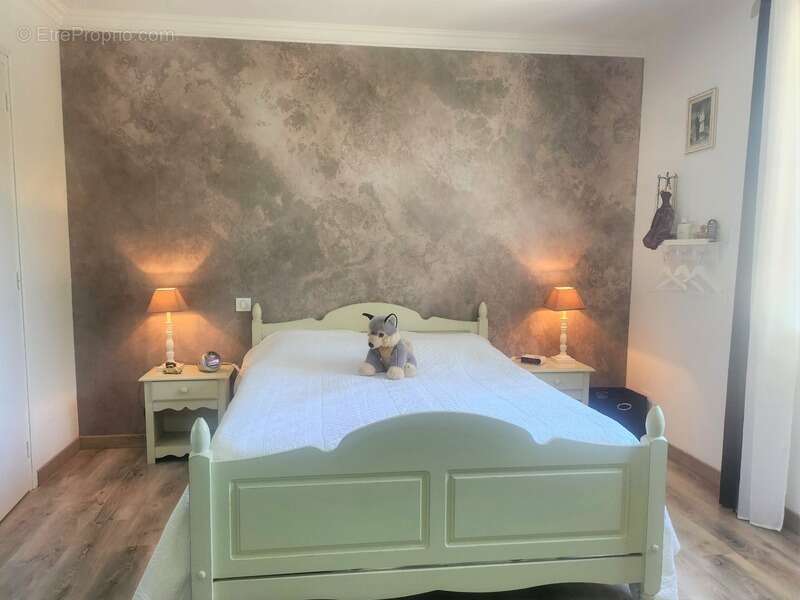 Belle Maison de plain pied avec 4 chambres et jardin arboré - à vendre - 6 pièces - ALLEZ ET CAZENEUVE (47) - photo 15
