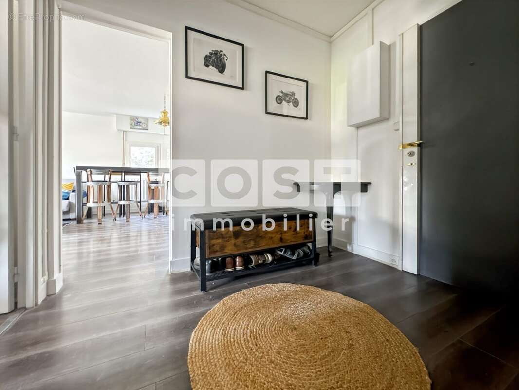 Appartement à COURBEVOIE