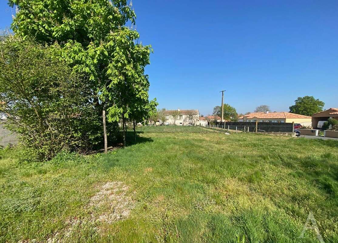 Terrain à TREIZE-SEPTIERS
