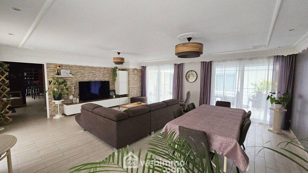 Un séjour traversant et très lumineux. - Maison à MILLY-LA-FORET