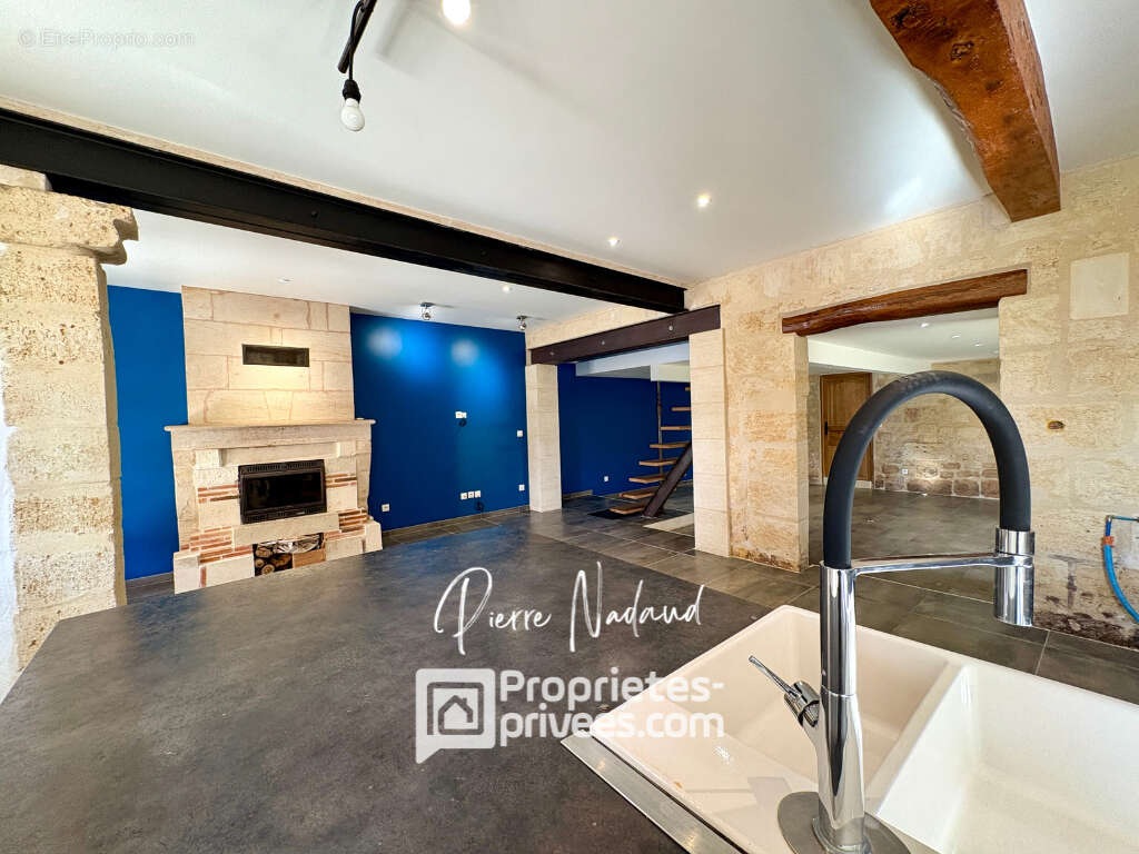 Maison à LES ARTIGUES-DE-LUSSAC