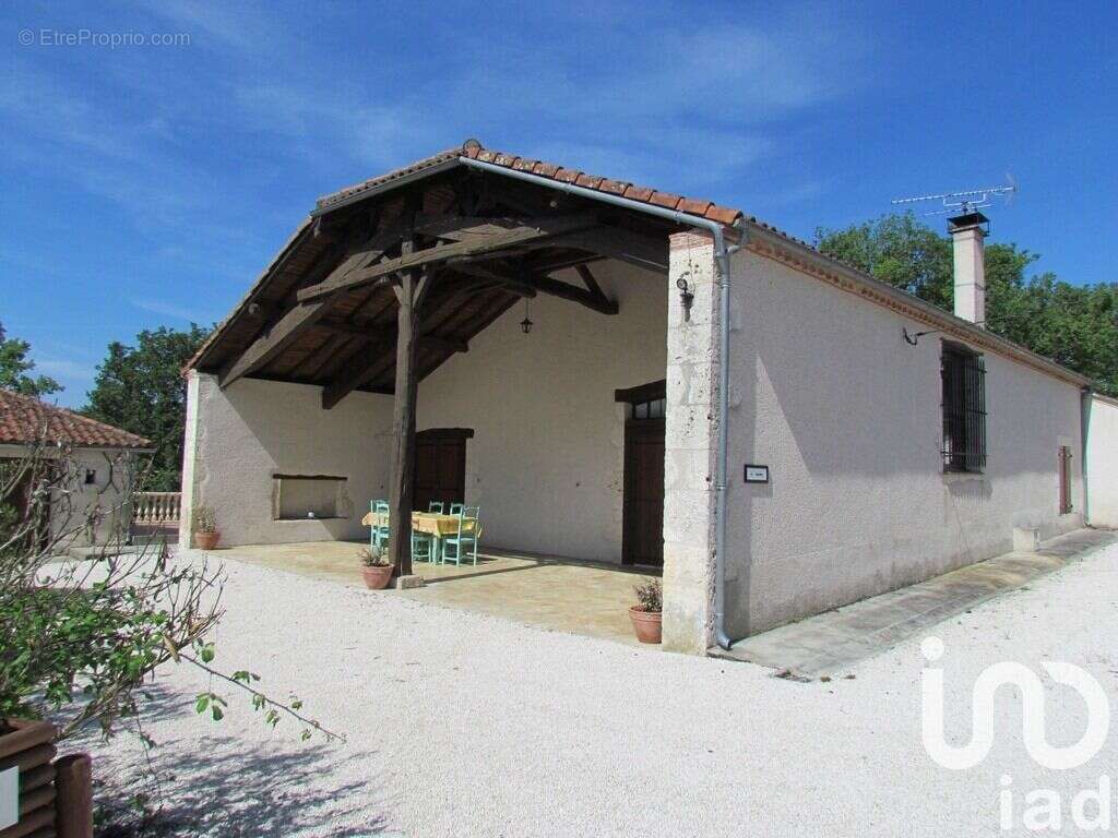 Maison 192 m² à Monbalen  - photo 8