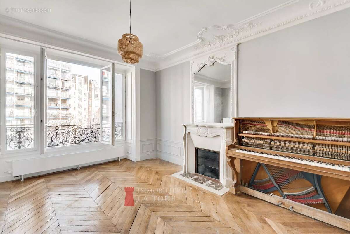 Appartement à PARIS-16E
