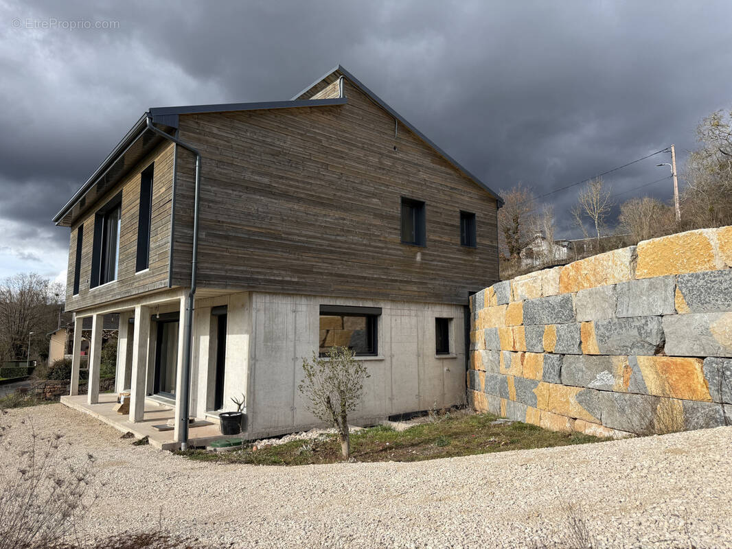 Maison à SAINT-LAURENT-D'OLT
