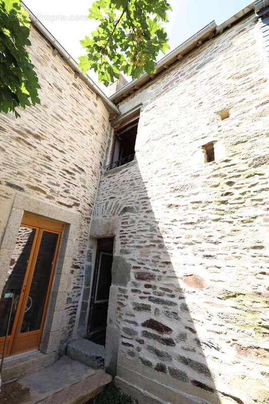 Maison de caractère dans le centre de CARHAIX - photo 3