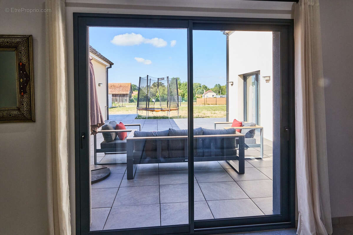 Maison 195 m² à Sainte-Maure  - photo 6