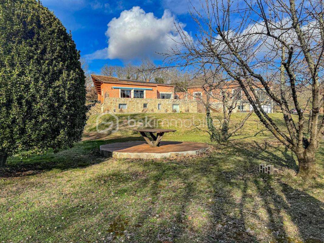 À chateauvert (83670) propriété d’exception de 570 m² avec deux appartements indépendants, piscine, grand terrain et accès à la  - photo 23