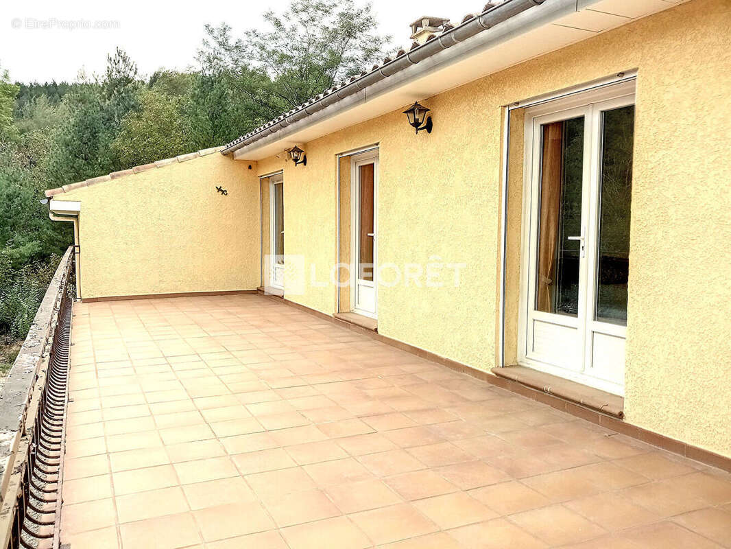 Maison à SAINT-LAURENT-DE-CERDANS