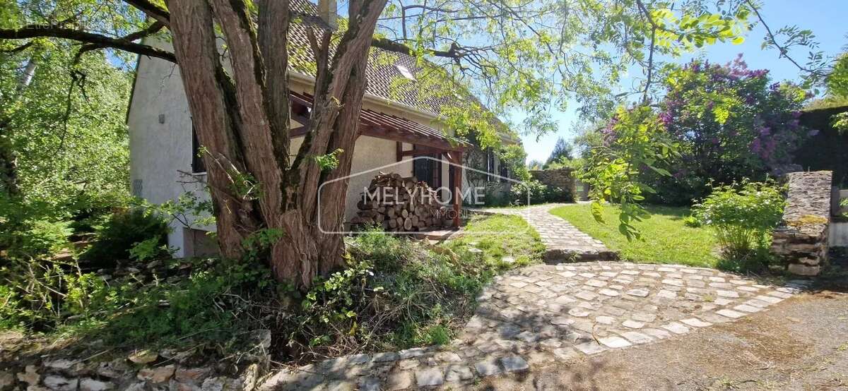 Maison à SAINT-ARNOULT-EN-YVELINES