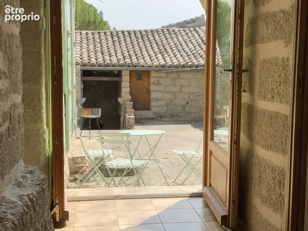 Maison en pierre à 4 km d' Uzès, jardin et grand garage. - photo 4