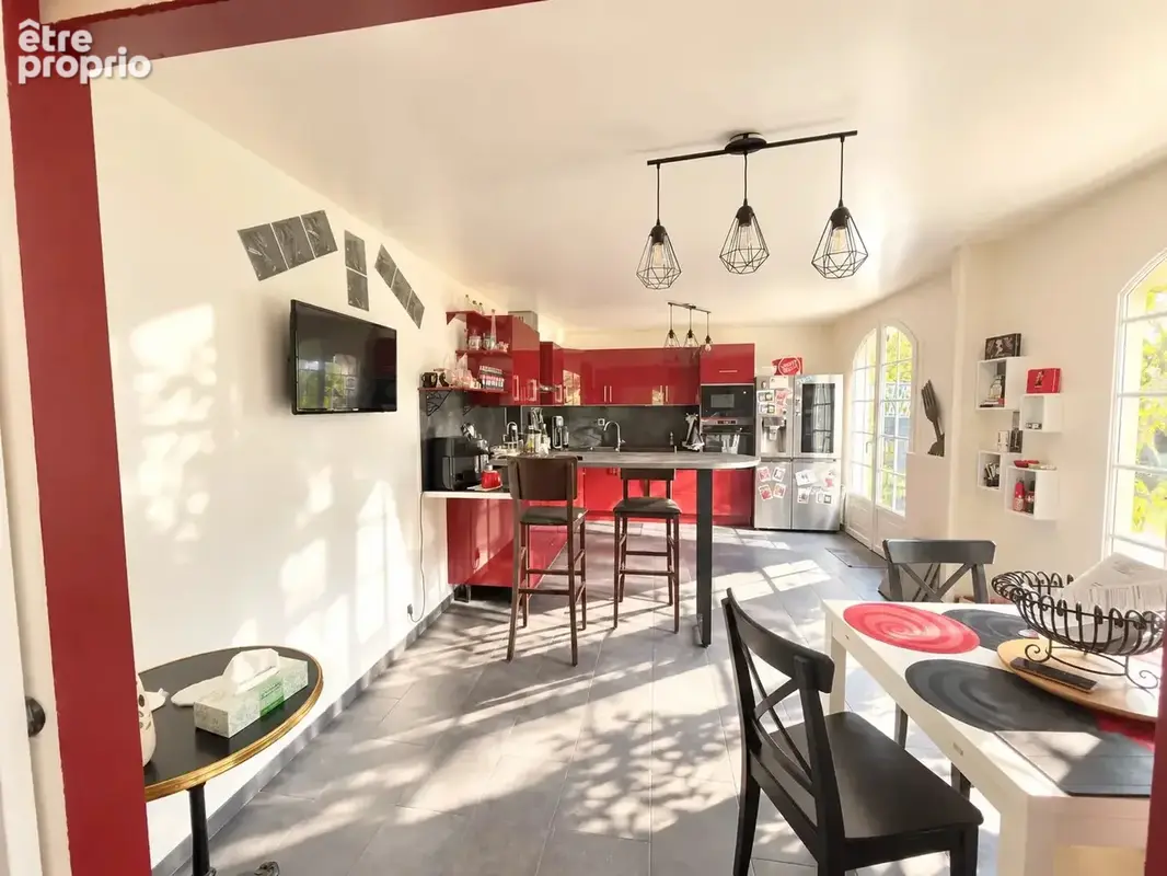 Maison avec de beaux volumes au calme et proche commodités - photo 2