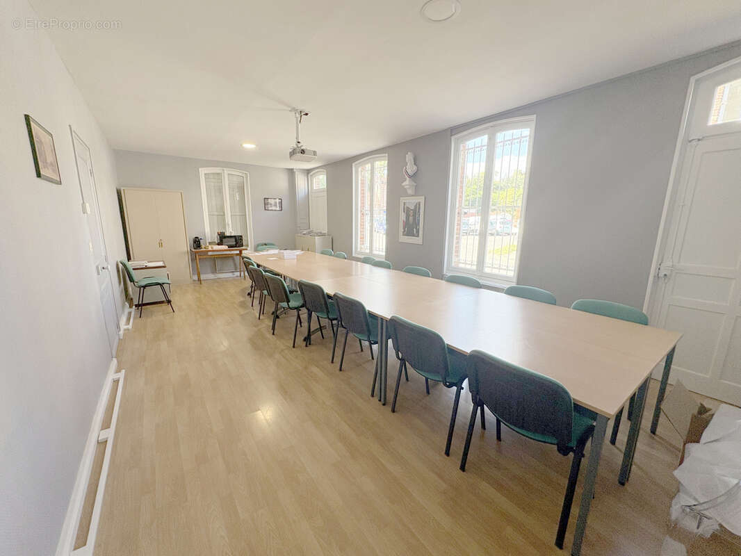 Ancienne bâtiment communal, idéal investisseur ! - photo 4