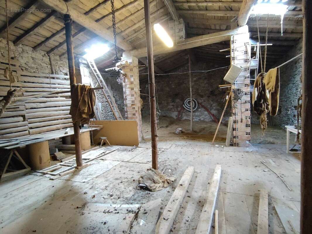 Maison 7 pièces avec grange et terrain de 3800m² - photo 16