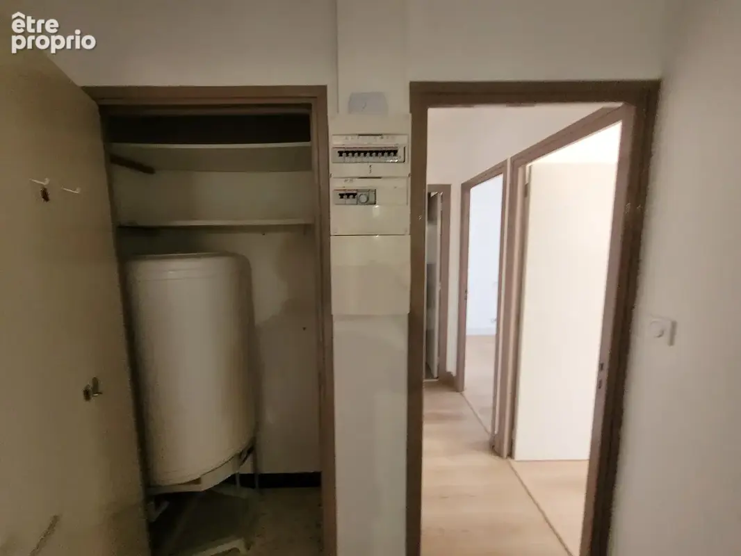 Narbonne Appartement de type 3 de 60 m2 habitables, coeur de ville, situé au 2ième étage avec ascenseur. - photo 7