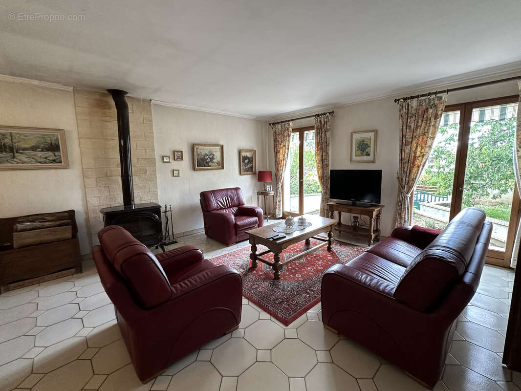 Maison à VAUX-LE-PENIL