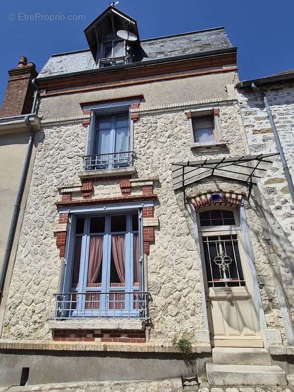 Maison à BEAUNE-LA-ROLANDE