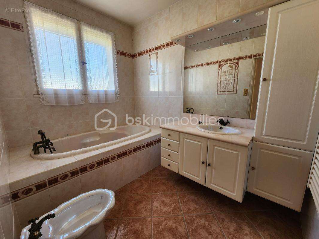 Maison à MONTELIMAR