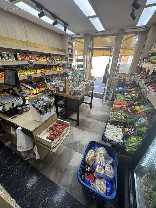 Commerce à PARIS-6E