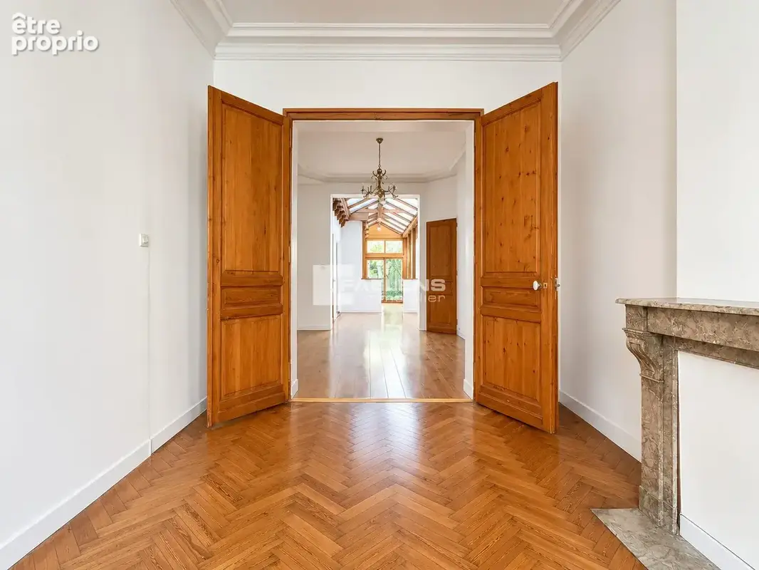 Maison 5 pièces 193 m² à vendre à Lille (59000) - photo 2