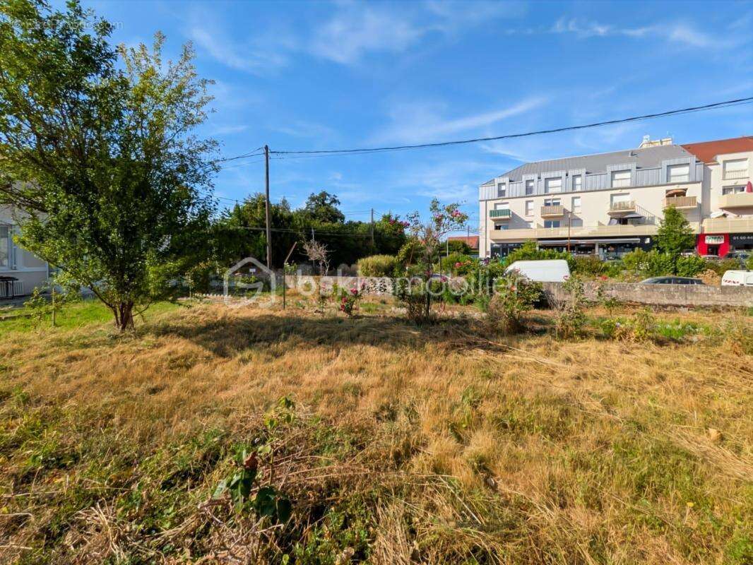 Terrain constructible de 436 m² avec dépendance et garage de 50 m² – Saint-Pathus (77178) - photo 4