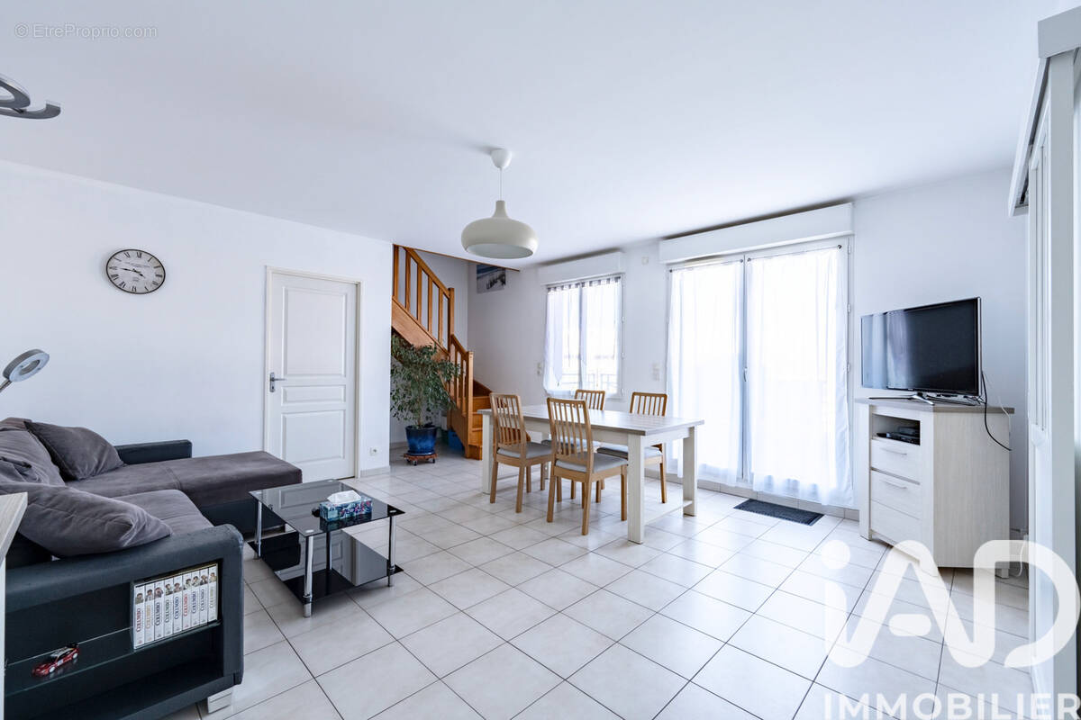 Photo 1 - Appartement à JUILLY