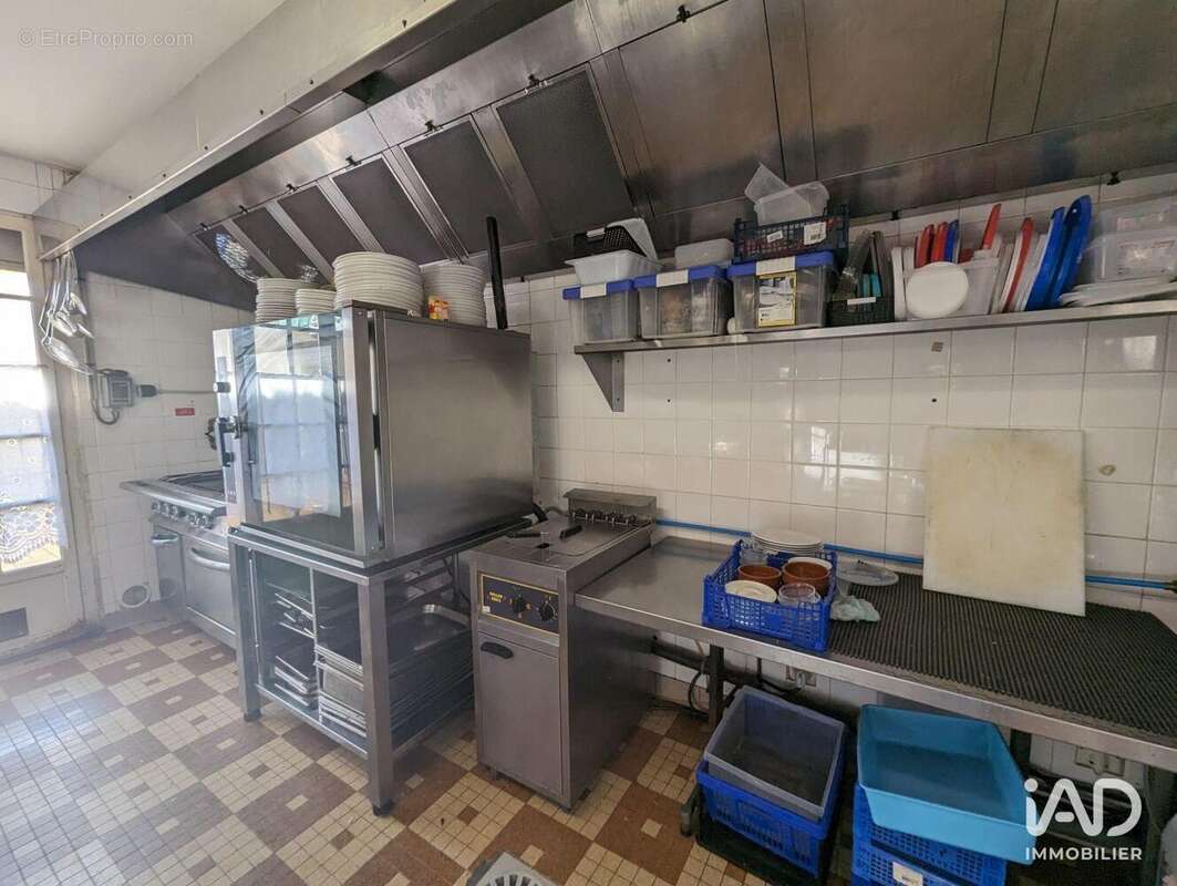 Photo 9 - Commerce à NEUVILLE-SUR-SARTHE