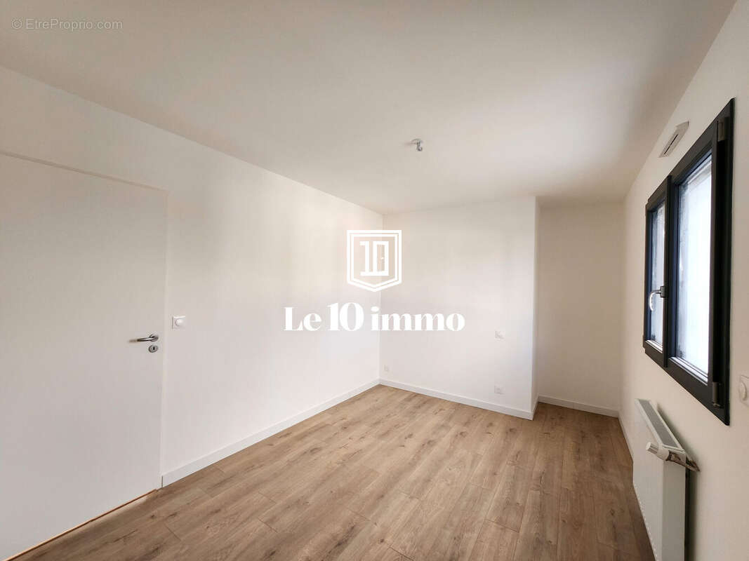 Chambre 3 avec projection - Maison à BLAIN