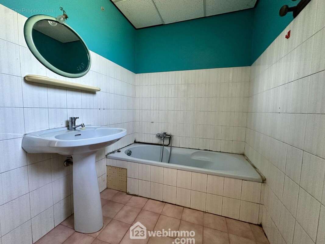 Salle de bains et deux wc indépendants - Maison à BIGUGLIA