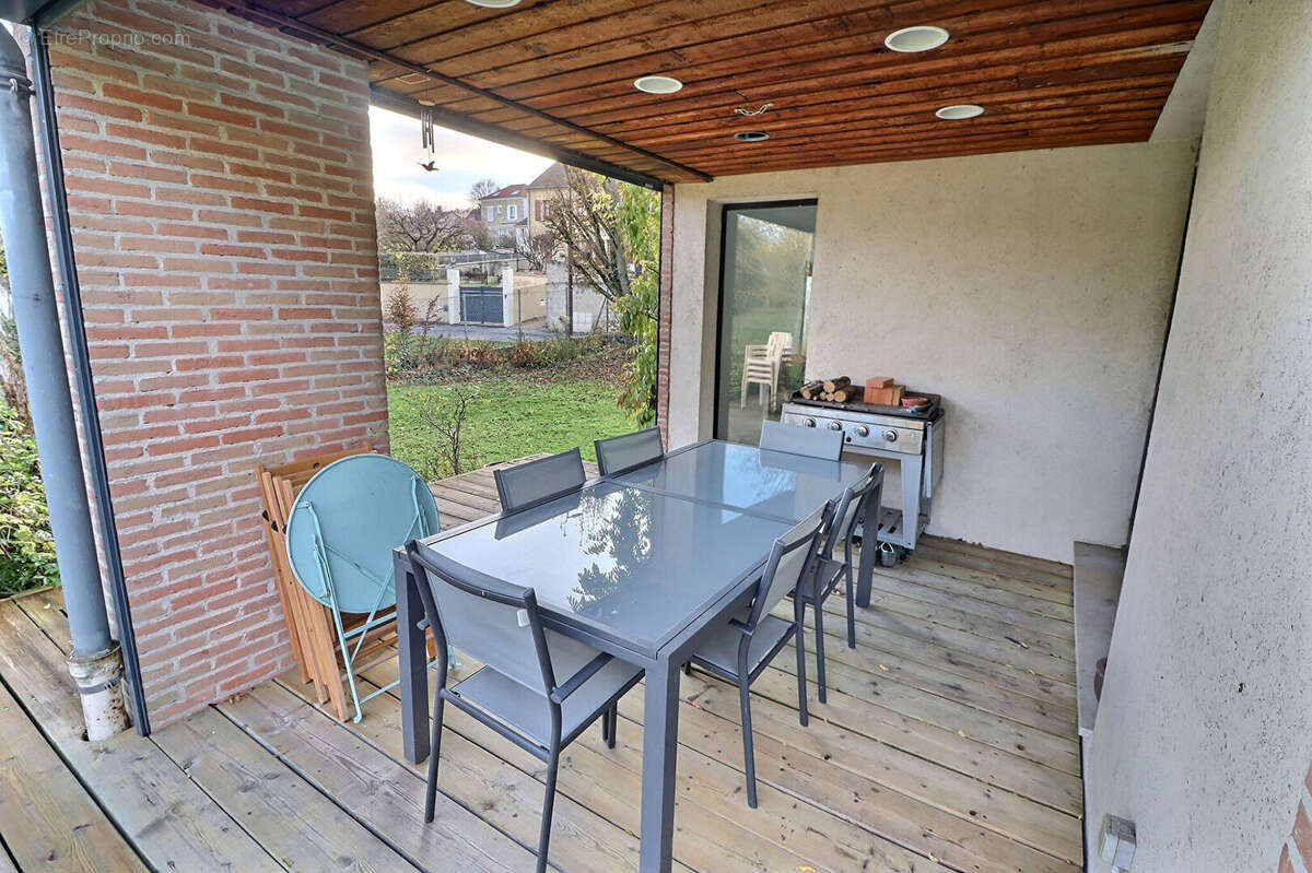 Maison à JOUY-LE-MOUTIER