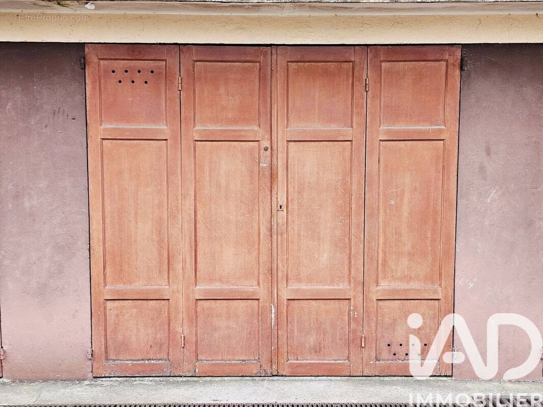 Photo 1 - Parking à TAVERNY